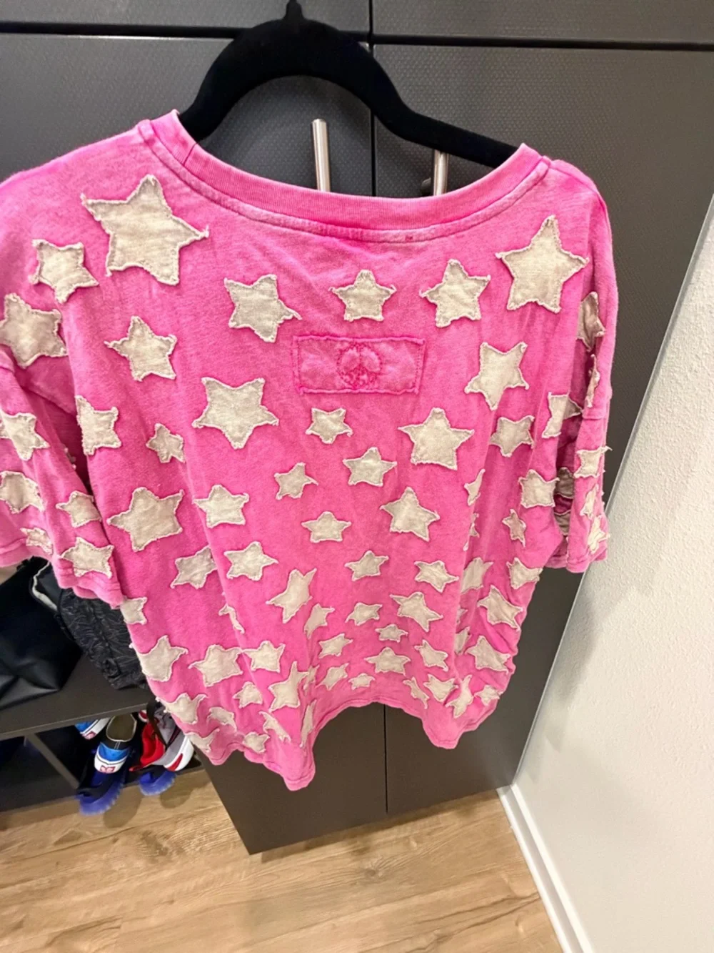 Pink Short Sleeve Tee with Cream Star Appliqués - Picture 2 of 3